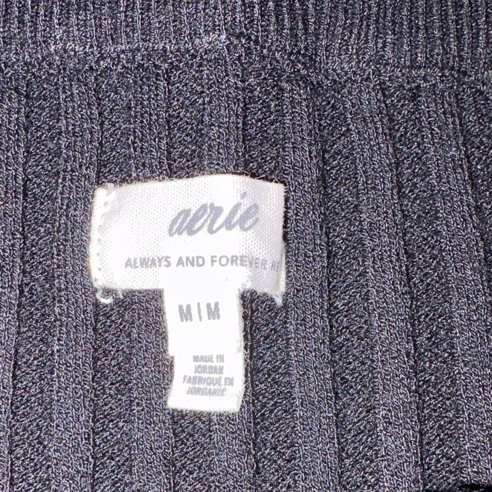 AE Off-Shoulder Black Ribbed Top - Picture 3 of 8